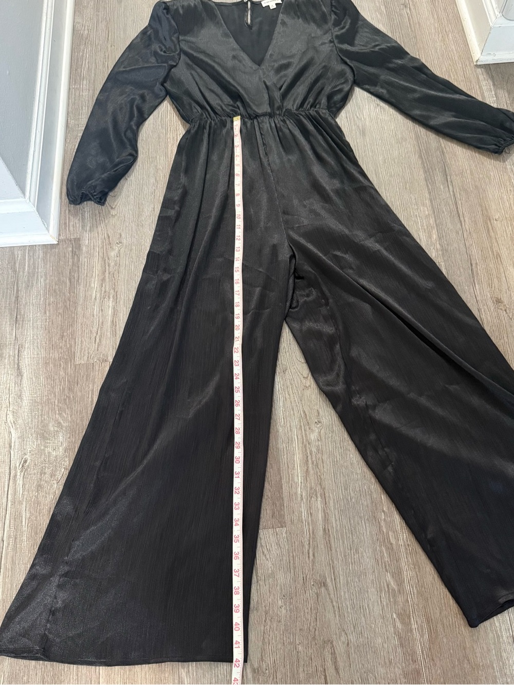 EESOME Black Satin Wide Leg Jumpsuit Puff Sleeve V-Neck | Medium - Picture 5 of 6